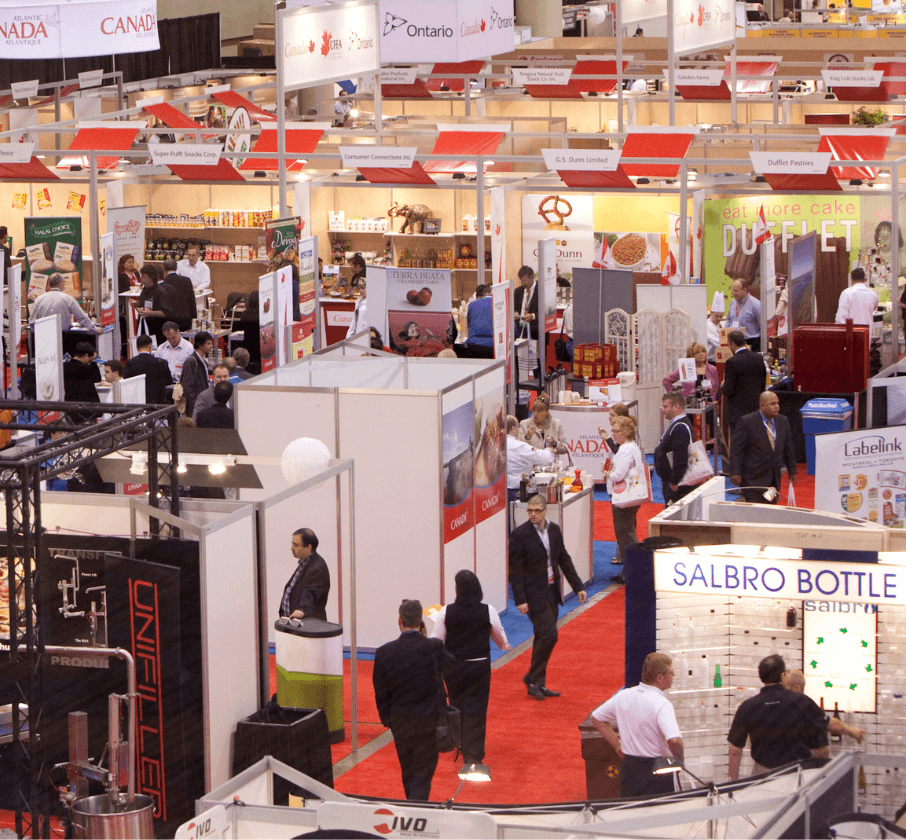 Les exposants et visiteurs au salon SIAL, une réalisation de PLANÉ Solutions Logistiques.